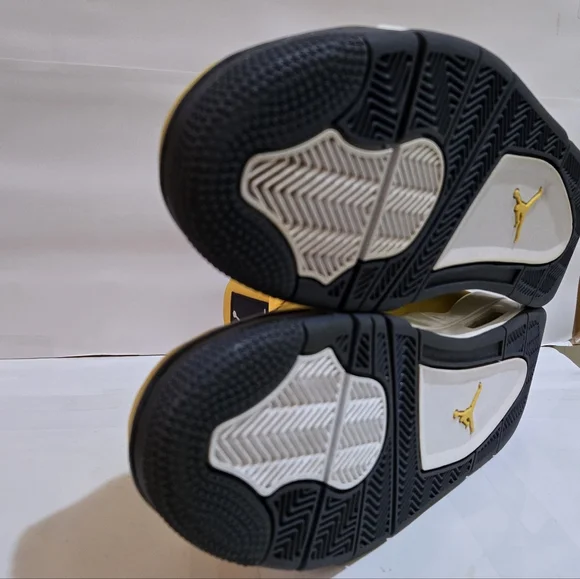 Jordan Air Jordan 4 Retro Lightning 2021 Yellow Sneaker - Picture 7 of 10